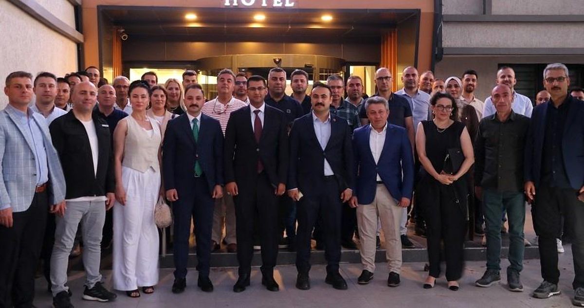 Erzincan Adliyesi'nde tayini çıkan başsavcı ve savcılara veda