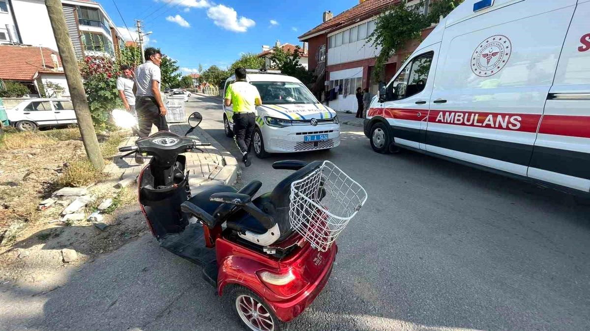 Otomobille çarpışan üç tekerlekli bisiklet devrildi: Kazada anne ve kızı yaralandı