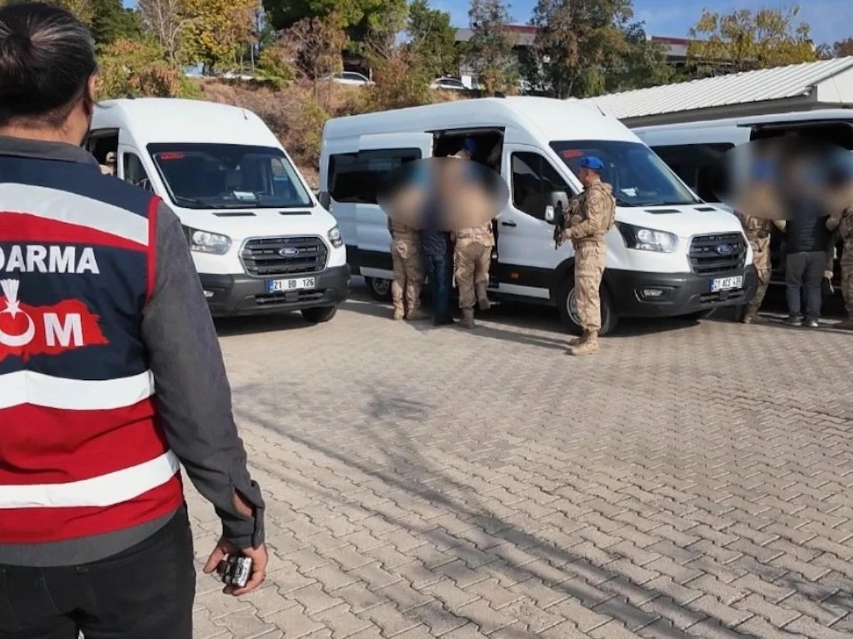 Diyarbakır'da uyuşturucu gelirlerini aklayan şebekeye operasyon