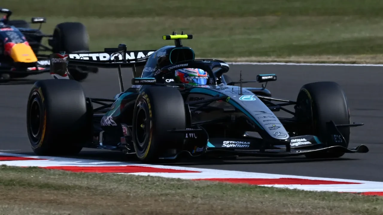 Kimi Antonelli, pole pozisyonunun sahibi oldu! Formula 1'de Büyük Britanya GP heyecanı