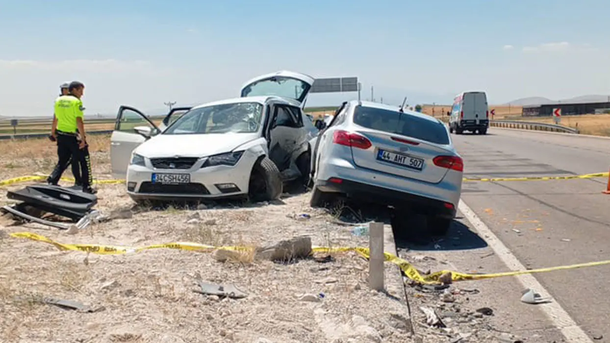 Kayseri'de feci kaza: Ölü ve yaralılar var
