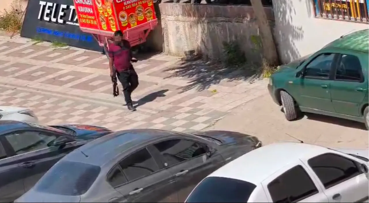 Sokak ortasında pompalı tüfekle dehşet saçtı: Havaya ateş açan şahıs gözaltında