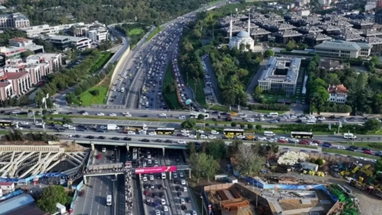 Karayollarında yapım ve bakım çalışmaları sürüyor: Sürücülere dikkat uyarısı