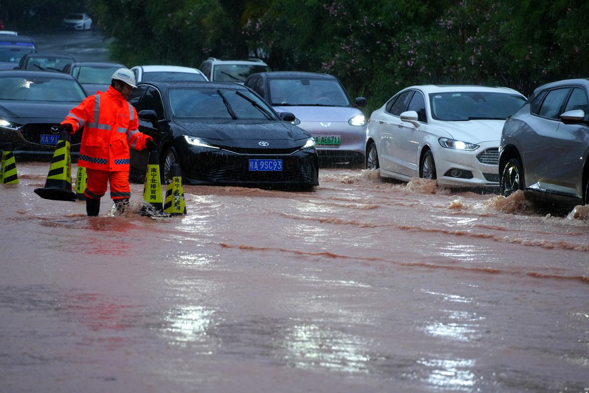 Çin'in Nanning Kentinde Baraj Hasarı Sonrası Sel Alarmı En Üst Seviyeye Çıkarıldı