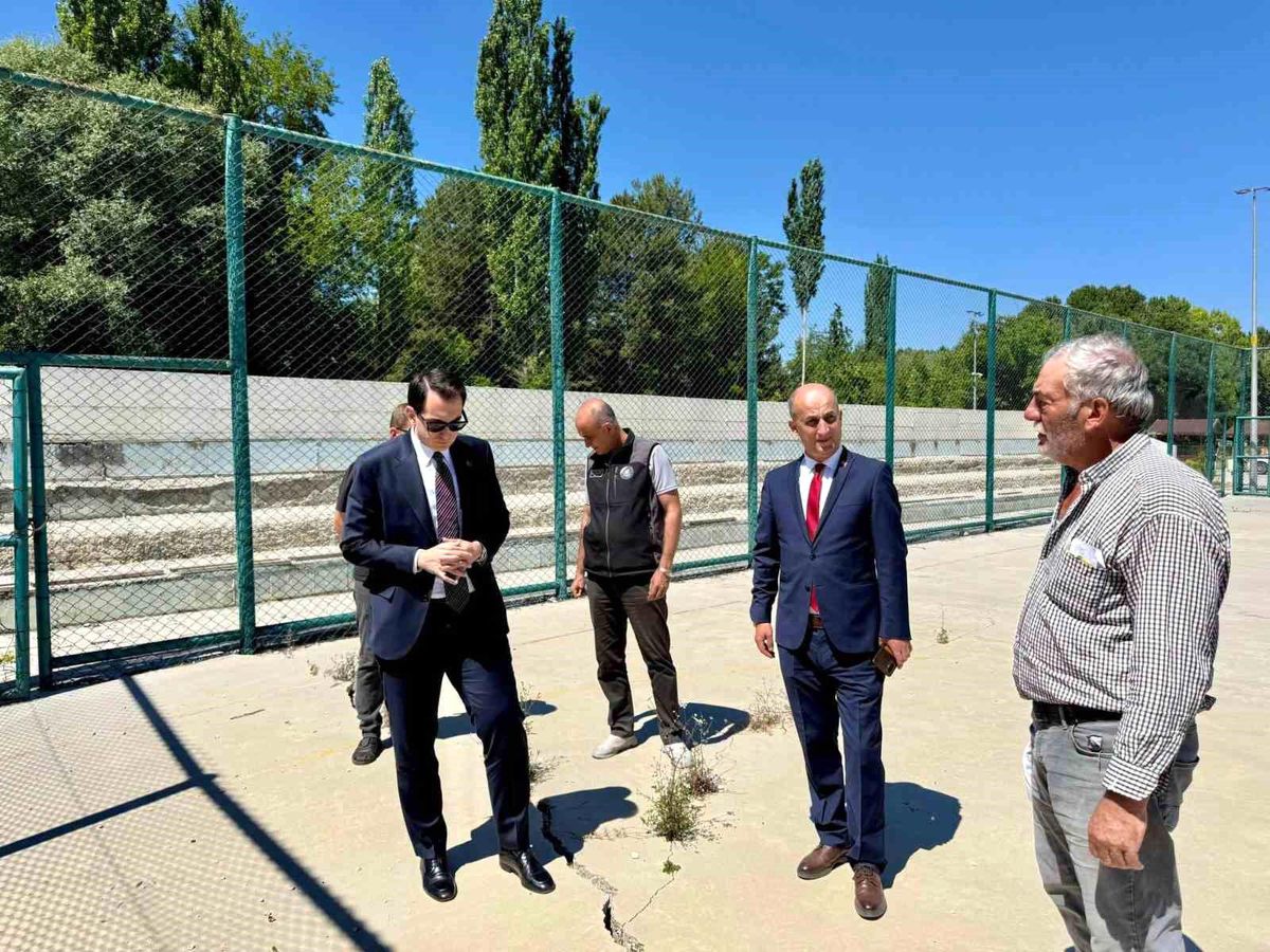 Hisarcık'ta okul spor alanları yenileniyor