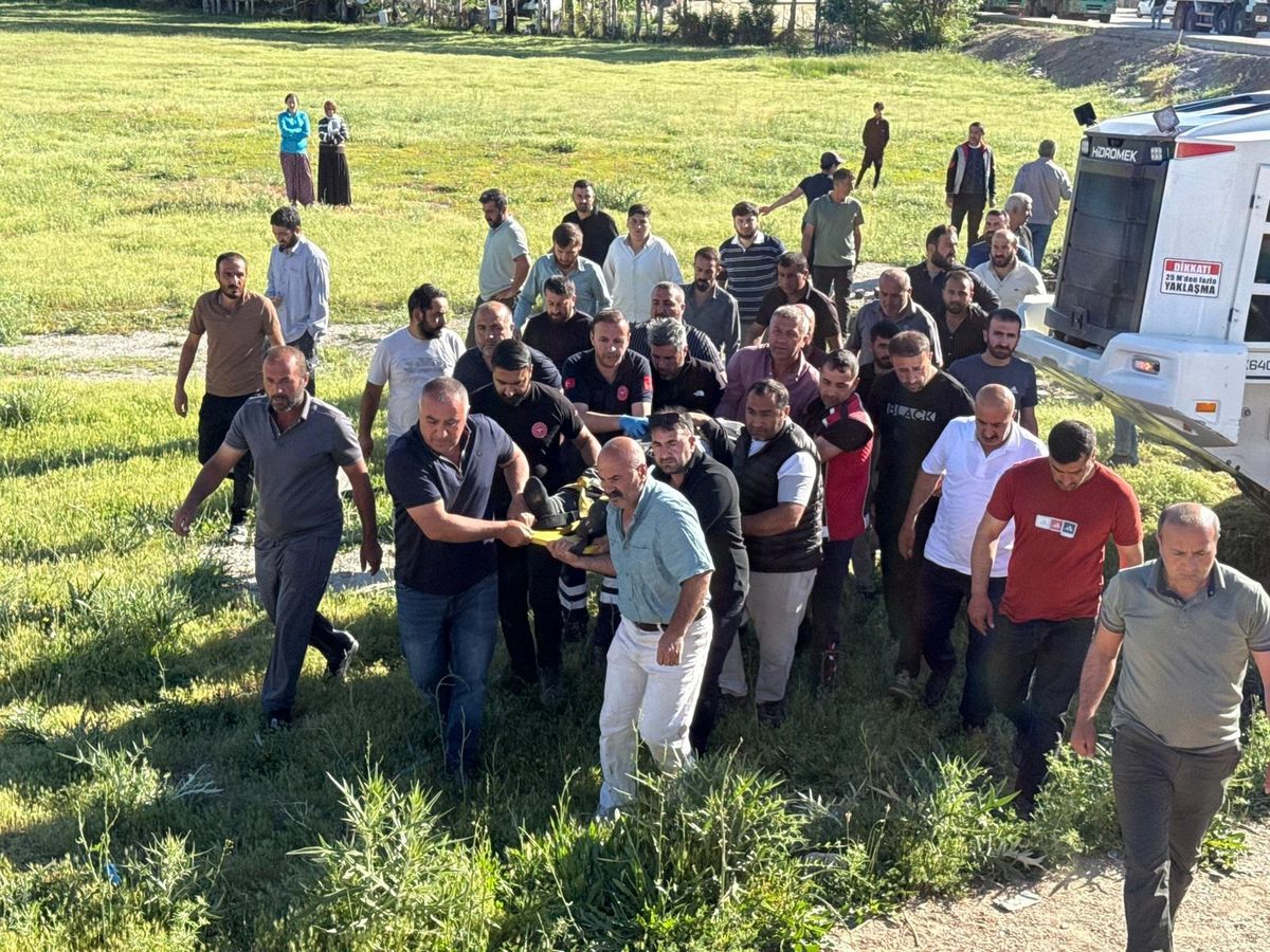 Minibüs ile kamyon çarpıştı: 2 ölü, 3 yaralı
