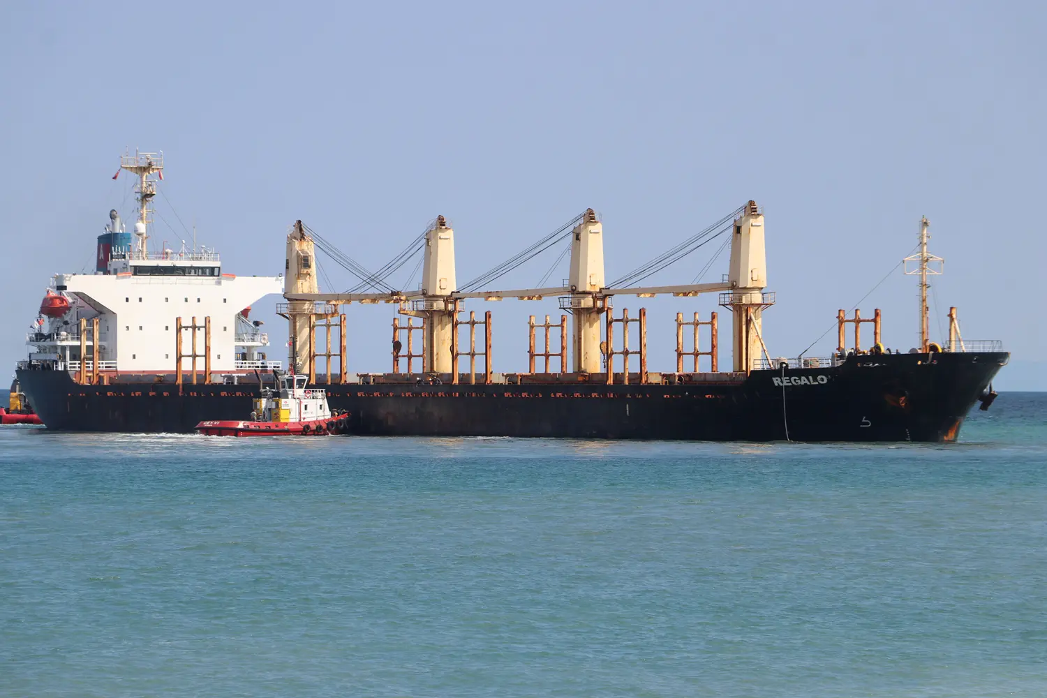 Marmara'da dev yük gemisi karaya oturdu