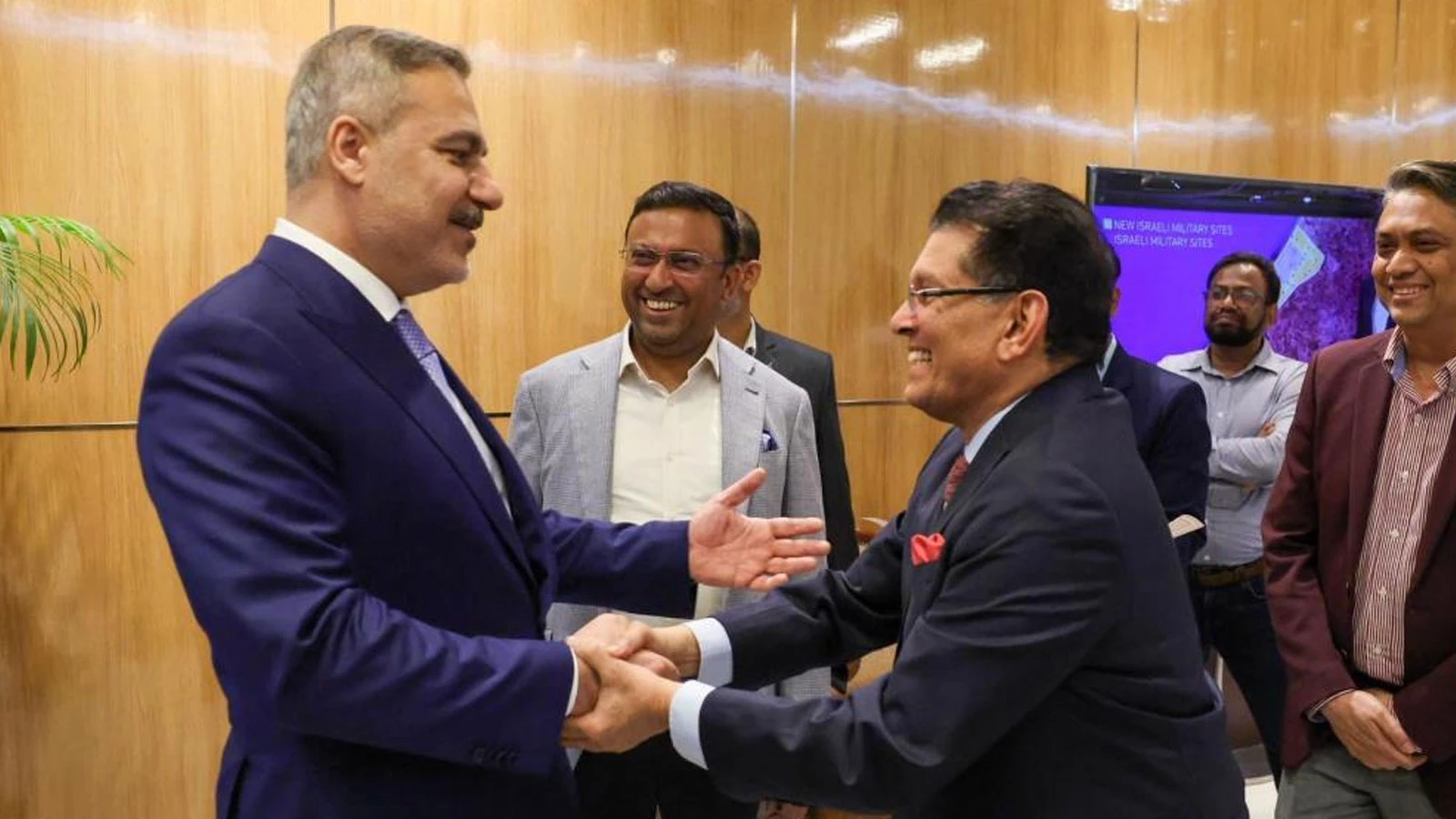 Bakan Fidan, Bangladeş'te mevkidaşı Rahman ile bir araya geldi