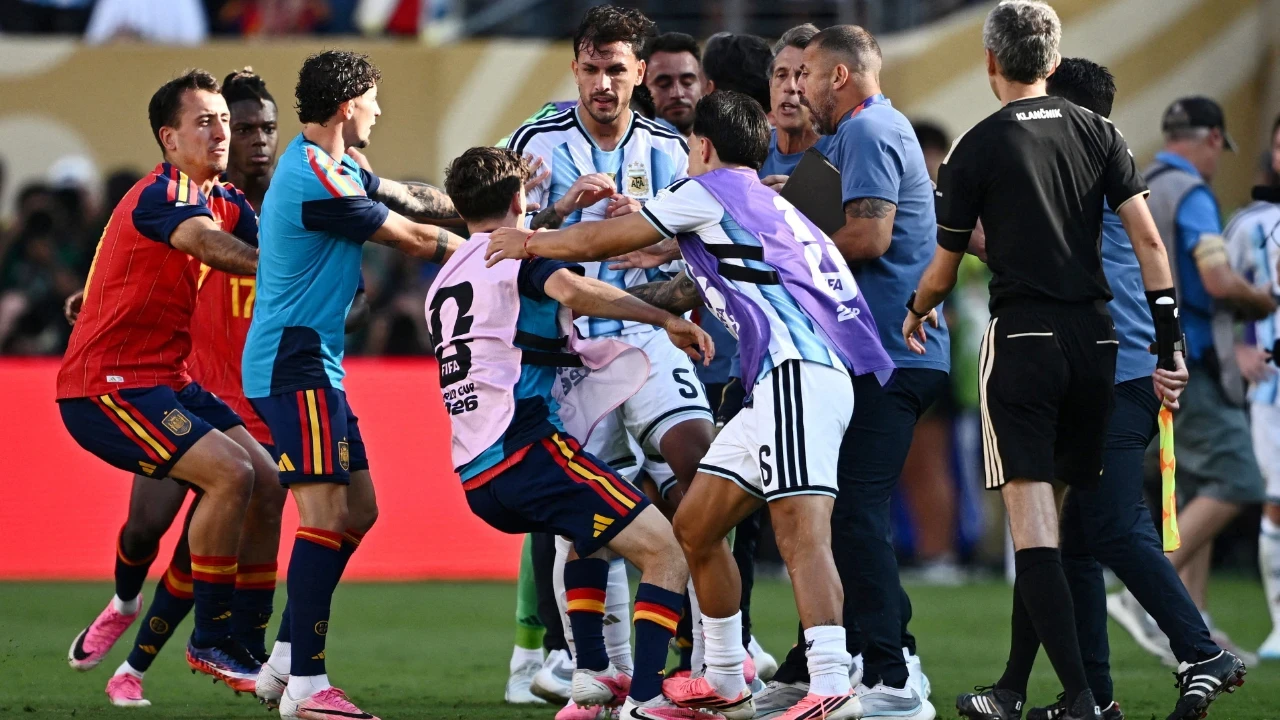 FIFA soruşturma başlattı: Dünya Kupası final maçı sonrası sahada yaşanan olaylar mercek altında