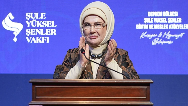 Emine Erdoğan YKS'ye girecek öğrencilere başarılar diledi