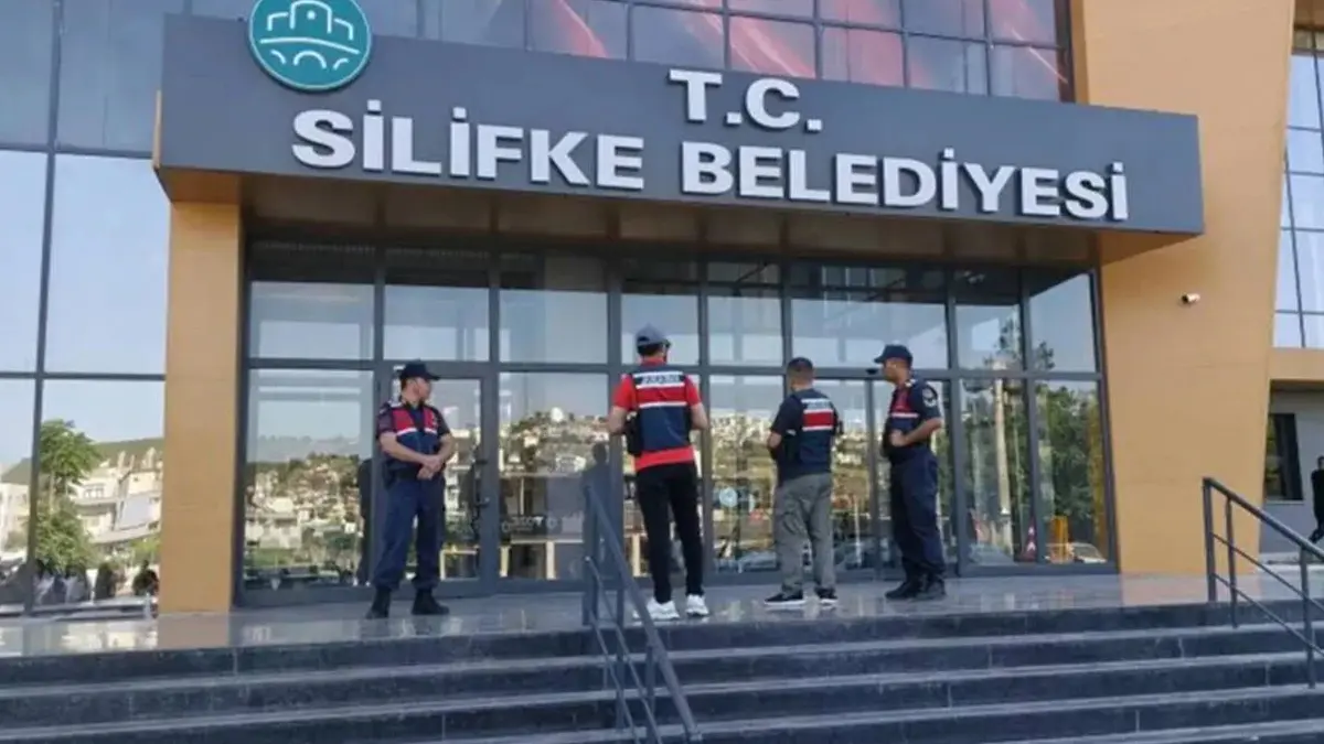 CHP'li Silifke Belediyesine yönelik rüşvet soruşturması! 2 zanlı tutuklandı