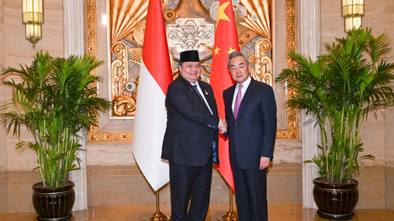 Wang Yi, Endonezya Ekonomi İşleri Koordinasyon Bakanı’yla bir araya geldi