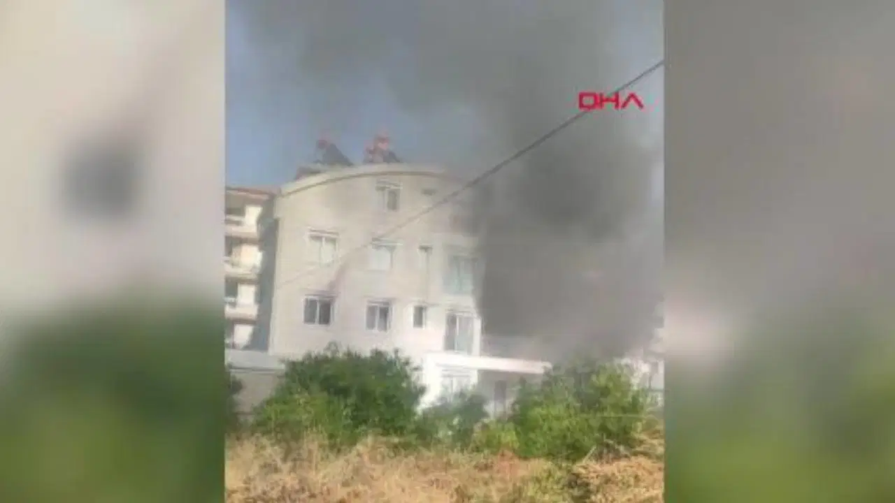 Antalya'da apartmanda yangın: Yurttaşlar tahliye edildi