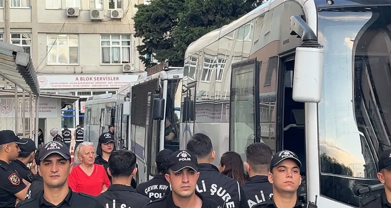 İzmit Belediyesi'ne soruşturma: Şüpheliler sağlık kontrolünden geçirildi