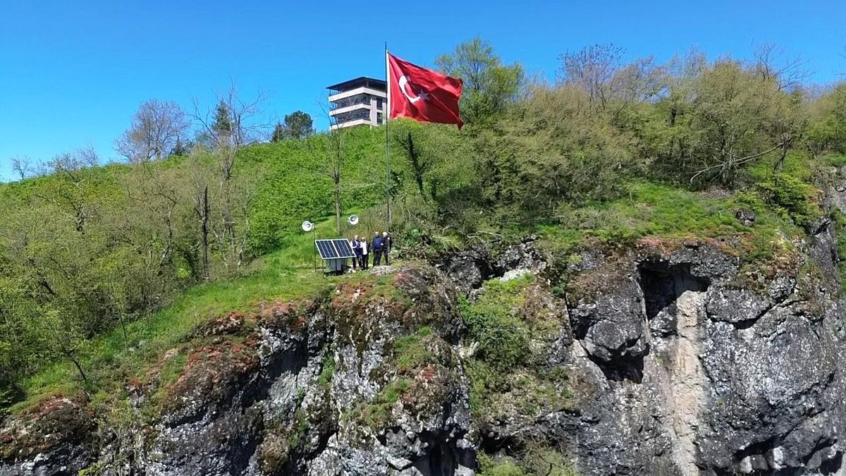 Yıldırım düşmesi sonucu merkezi ezan sistemi kullanılamaz hale geldi