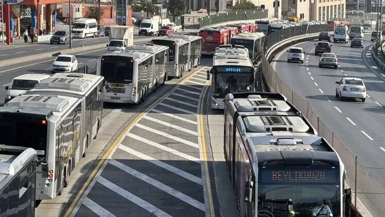 İstanbullular dikkat! Metrobüs seferlerinde 15 Temmuz düzenlemesi