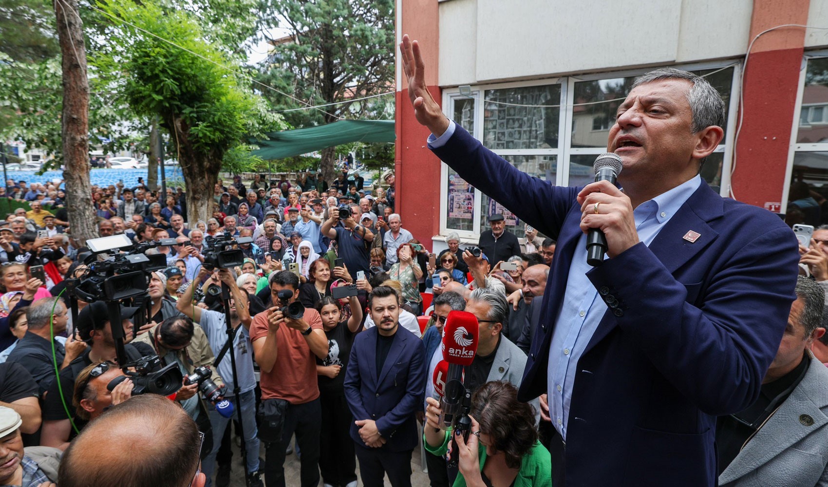 Özgür Özel cephesinden yeni parti açıklaması geldi! Adı Yürüyüş mü olacak?