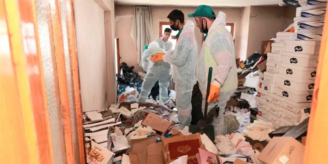 Bursa'da evden yaklaşık 20 ton çöp çıktı
