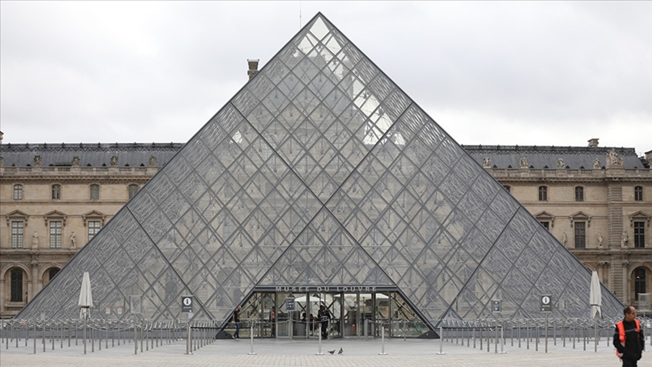 Sıcak hava Fransa’yı vurdu: Louvre erken kapanacak