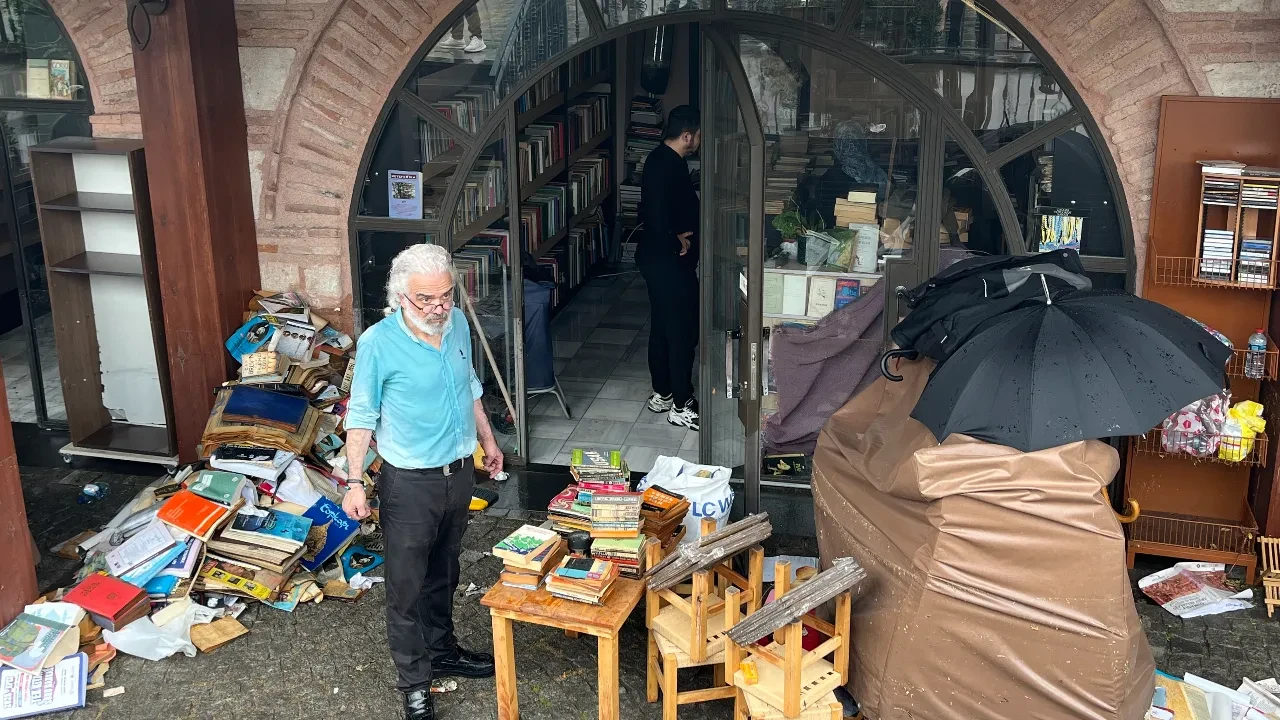 Üsküdar Sahaflar Çarşısı su baskınını Dedetaş böyle savundu: "Mazgallar halıyla kapatıldı"