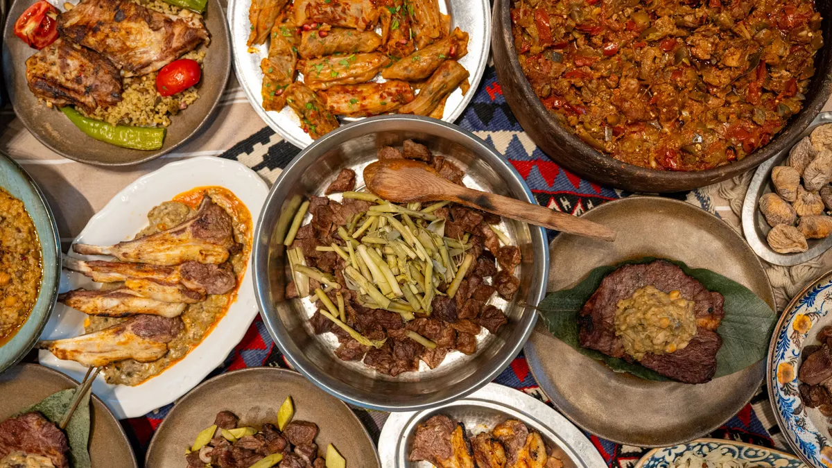 Van'ın gastronomi mirası lezzet noktalarında tanıtılıyor: Kahvaltı, otlu peynir, inci kefali ve daha fazlası…