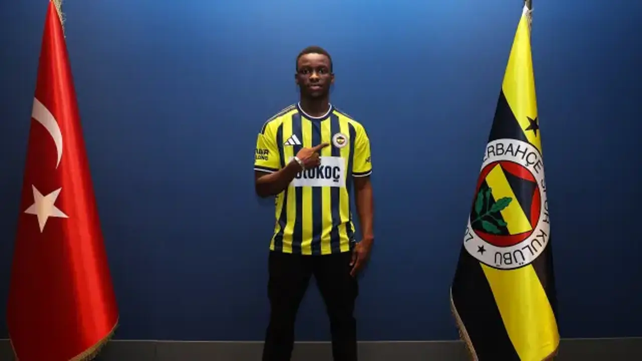 Son dakika: Fenerbahçe Amara Diouf ile 5 yıllık sözleşme imzaladı