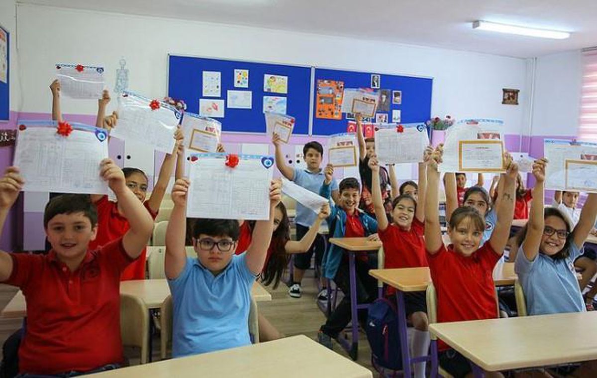 Yarın karne günü mü, karneler saat kaçta verilecek?