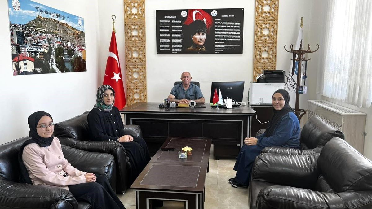 Bayburt'ta örgün eğitimle birlikte hafızlık programı 153'üncü mezununu verdi