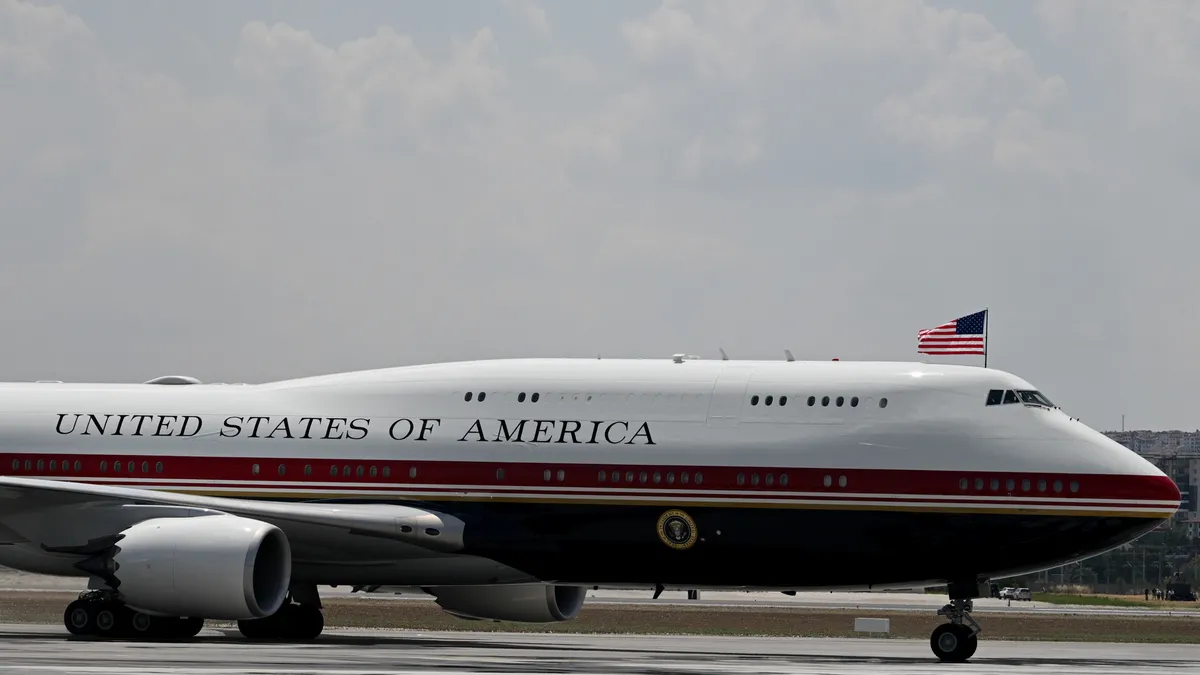 'Yeni Air Force One uçağında hava savunma sistemi yok'