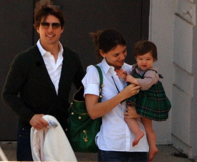 Suri Cruise babası Tom Cruise ile yasal bağını kopardı