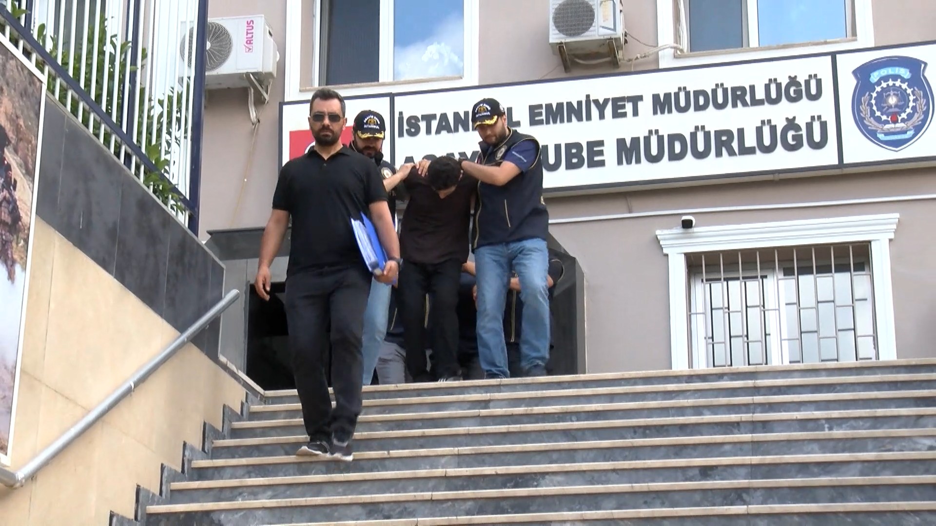 Cinayetin ardından kaçmışlardı. Sınır kapısında yakalandılar