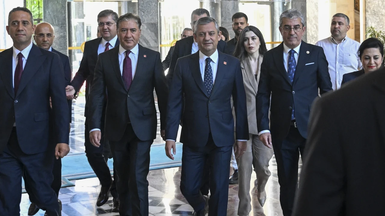 Ankara'da Tarihi Cuma: 90 Vekil İmzayı Attı, Özgür Özel’in ‘Yeni Parti’si Yarın Resmen Kuruluyor mu?