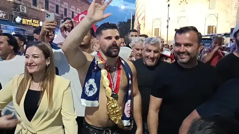 Kırkpınar başpehlivanı Erkan Taş, hamam geleneğini sürdürdü
