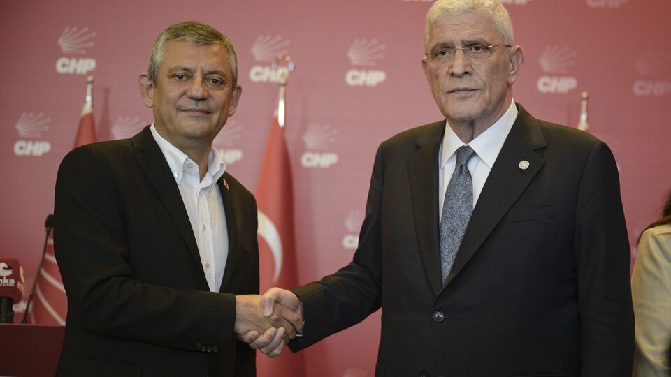 İYİ Parti lideri Müsavat Dervişoğlu'ndan, YENİ Parti lideri Özgür Özel'e tebrik mesajı