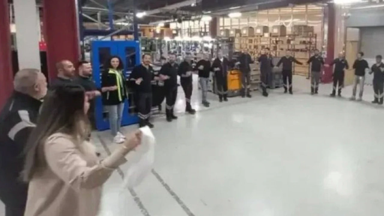 Bu fabrikada en düşük işçi maaşı 153 bin TL'ye yükseldi! Zammı halayla kutladılar