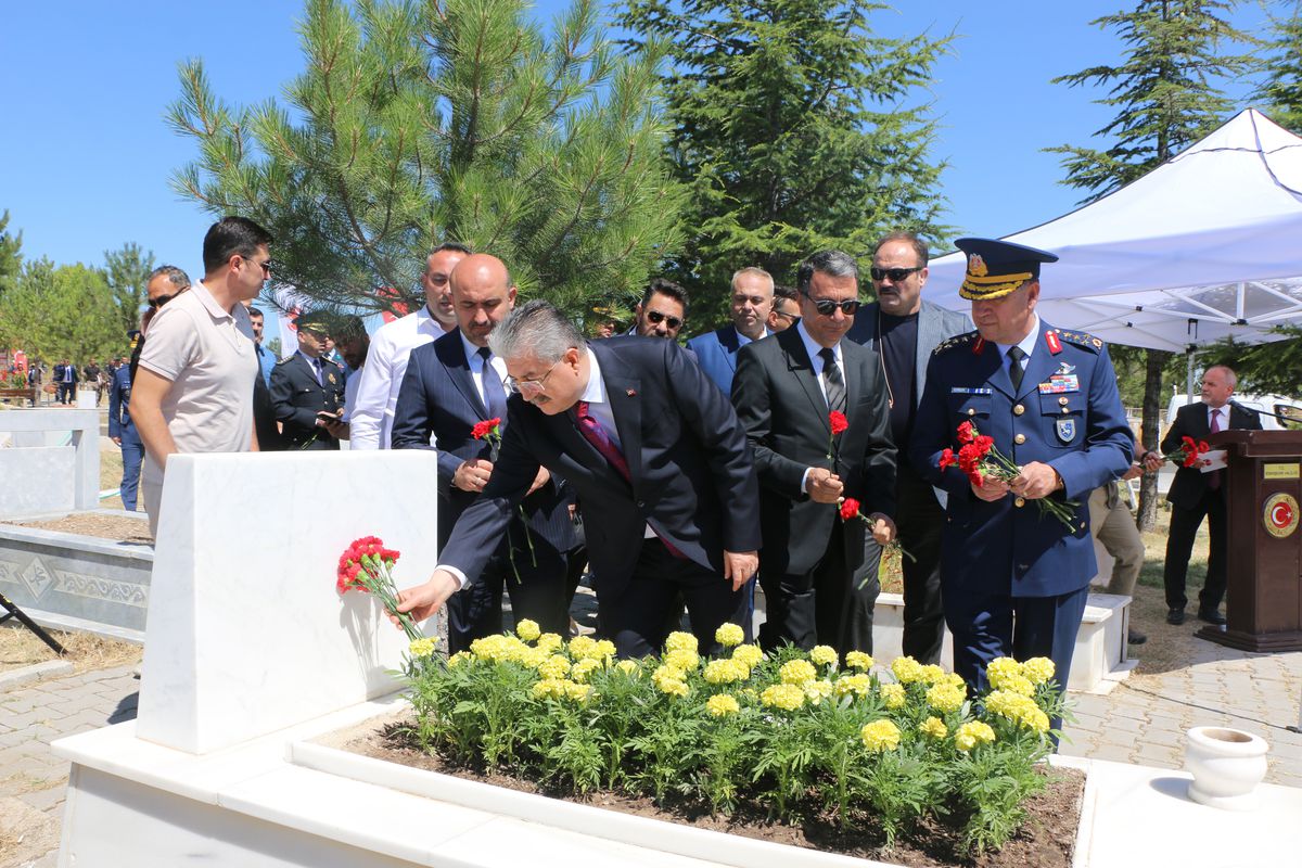 15 Temmuz şehidi polis memuru, Eskişehir'de mezarı başında anıldı