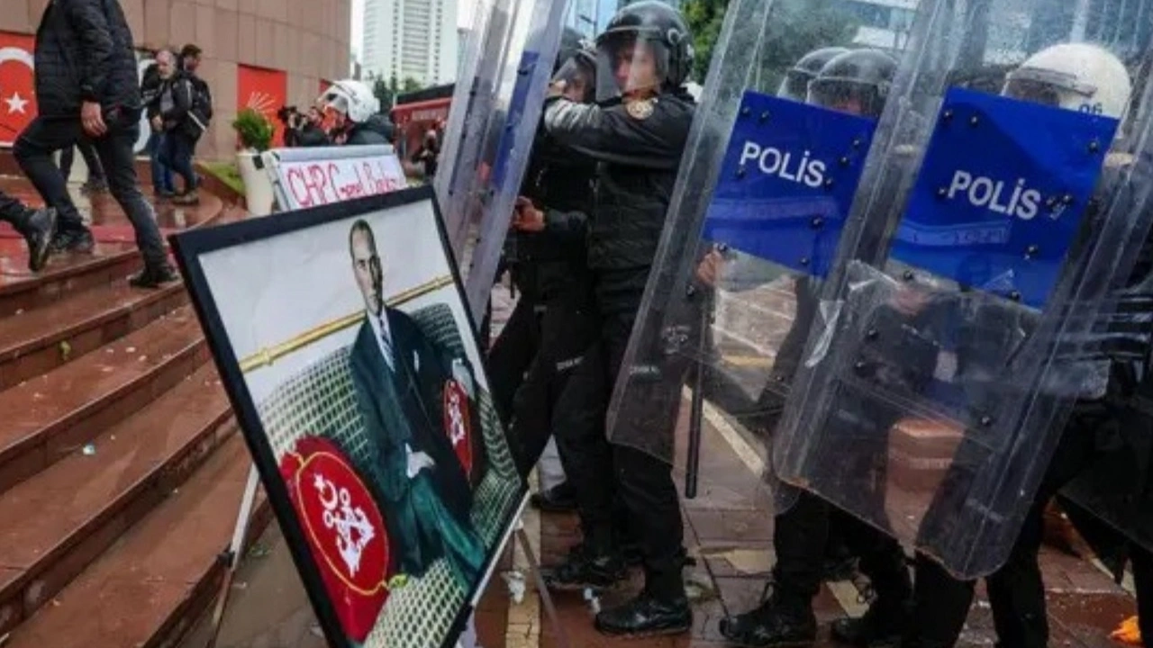 CHP binasına yapılan baskında kullanılan biber gazı 45 gün sonra yeniden hissedildi