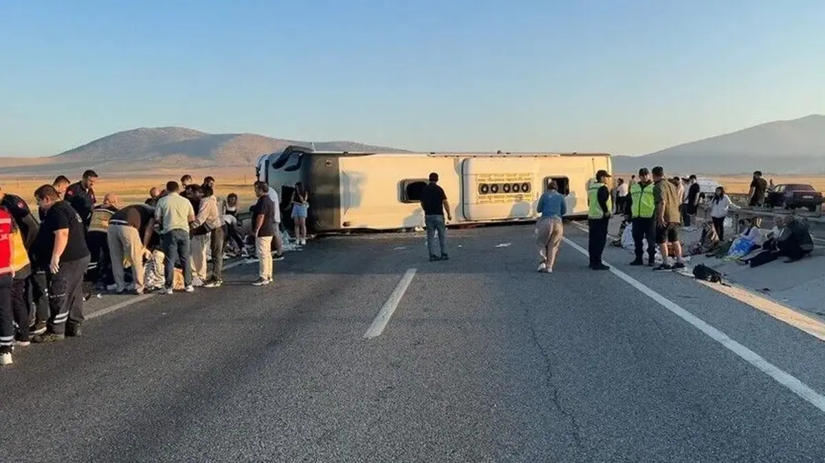 Kütahya'da otobüs faciası! 31 kişi hastaneye kaldırıldı