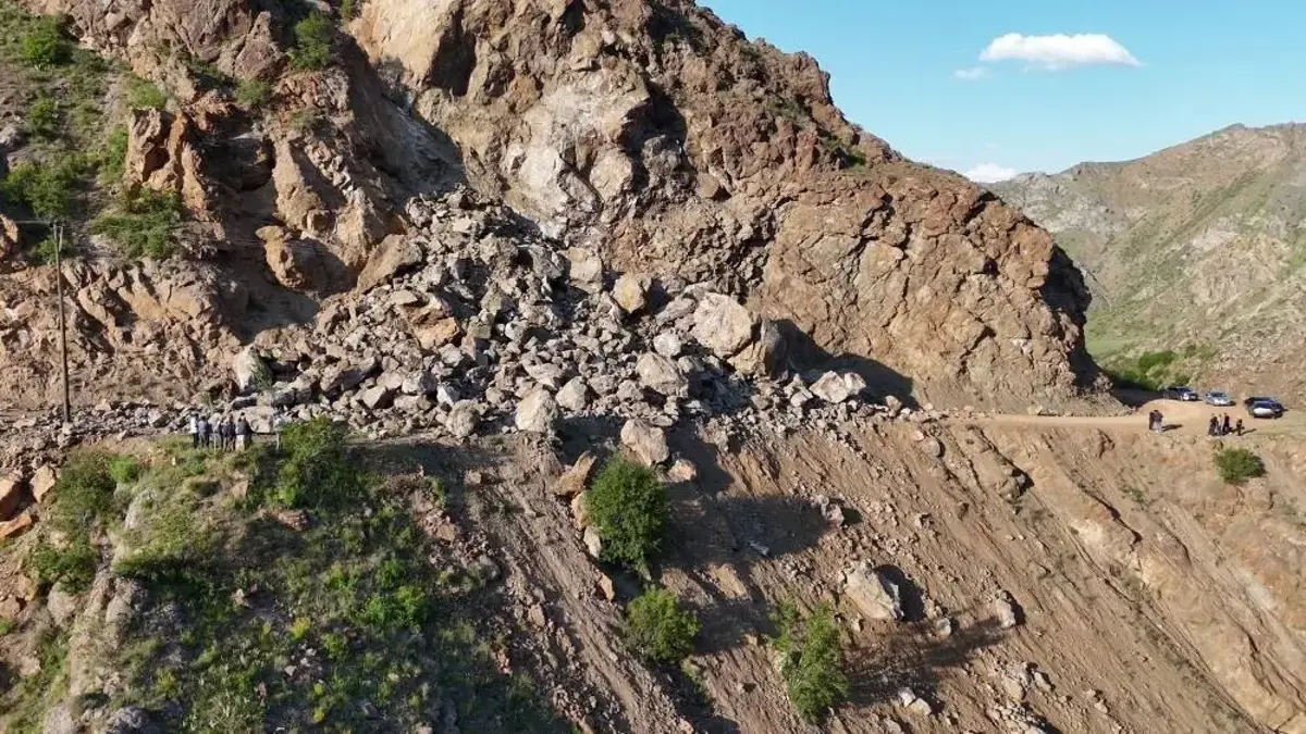 Erzurum'da yollar kapattı: Ulaşımı felce uğratan rutin!