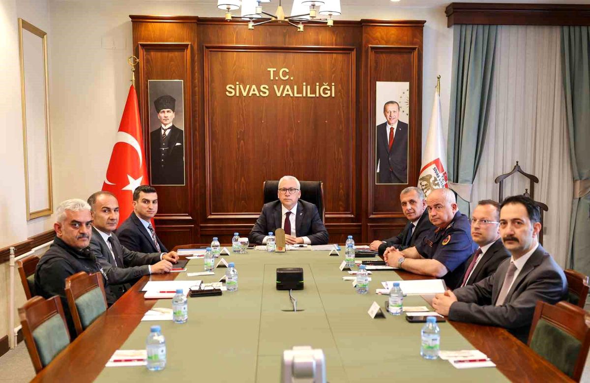 Sivas Valisi Şimşek'ten güvenlik ve trafik uyarıları
