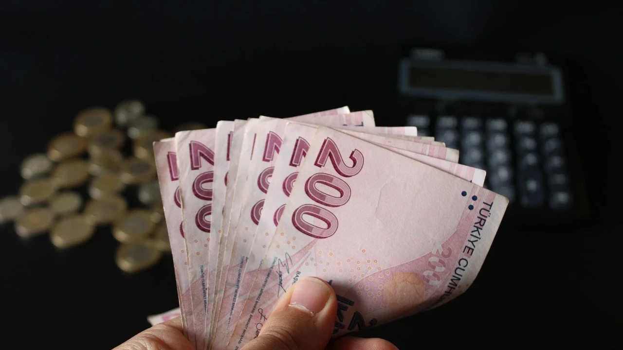 Memur ve emekli maaşına ne kadar zam gelecek? Uzman isim hesapladı