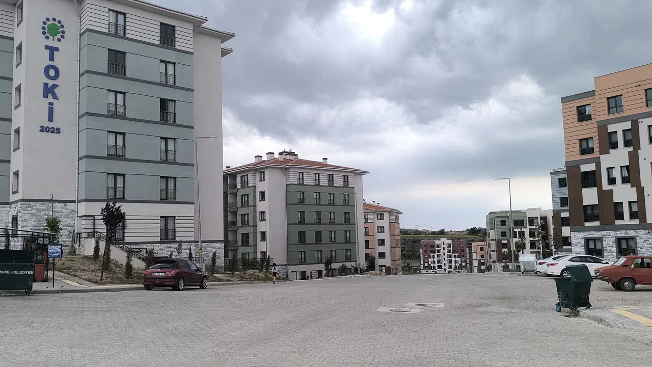 Kadirli’deki TOKİ sakinlerinden su kesintisi tepkisi: 'Karaçay’da banyo yaptım'