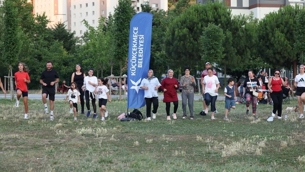 Küçükçekmeceliler, sabah akşam demeden ücretsiz spor imkanı!