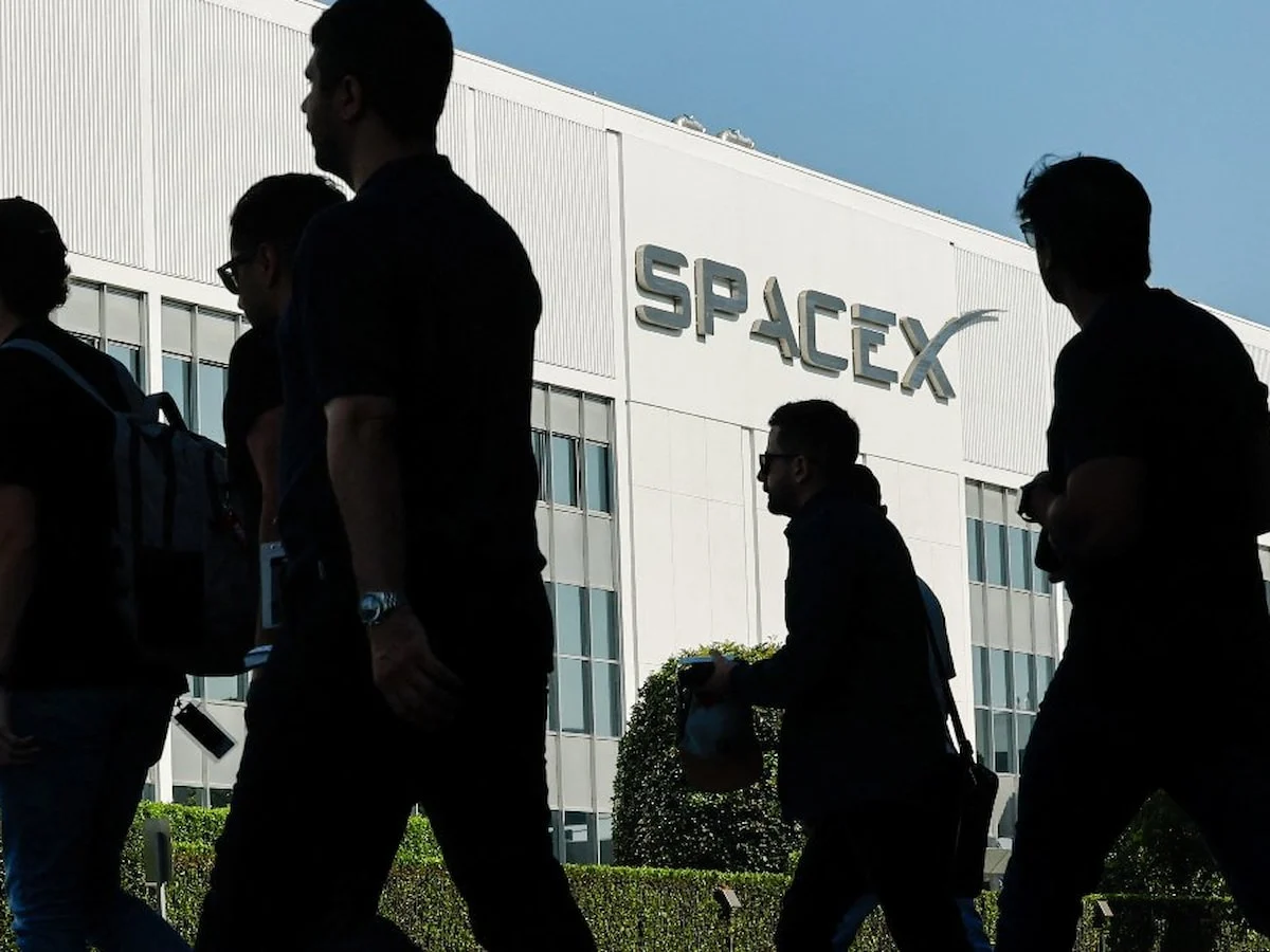 SpaceX Hisseleri, Nasdaq'taki İlk İşlem Gününde Yüzde 11'den Fazla Yükseldi