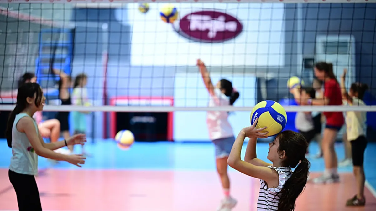 Aydın Büyükşehir'in ücretsiz voleybol kurslarına yoğun ilgi