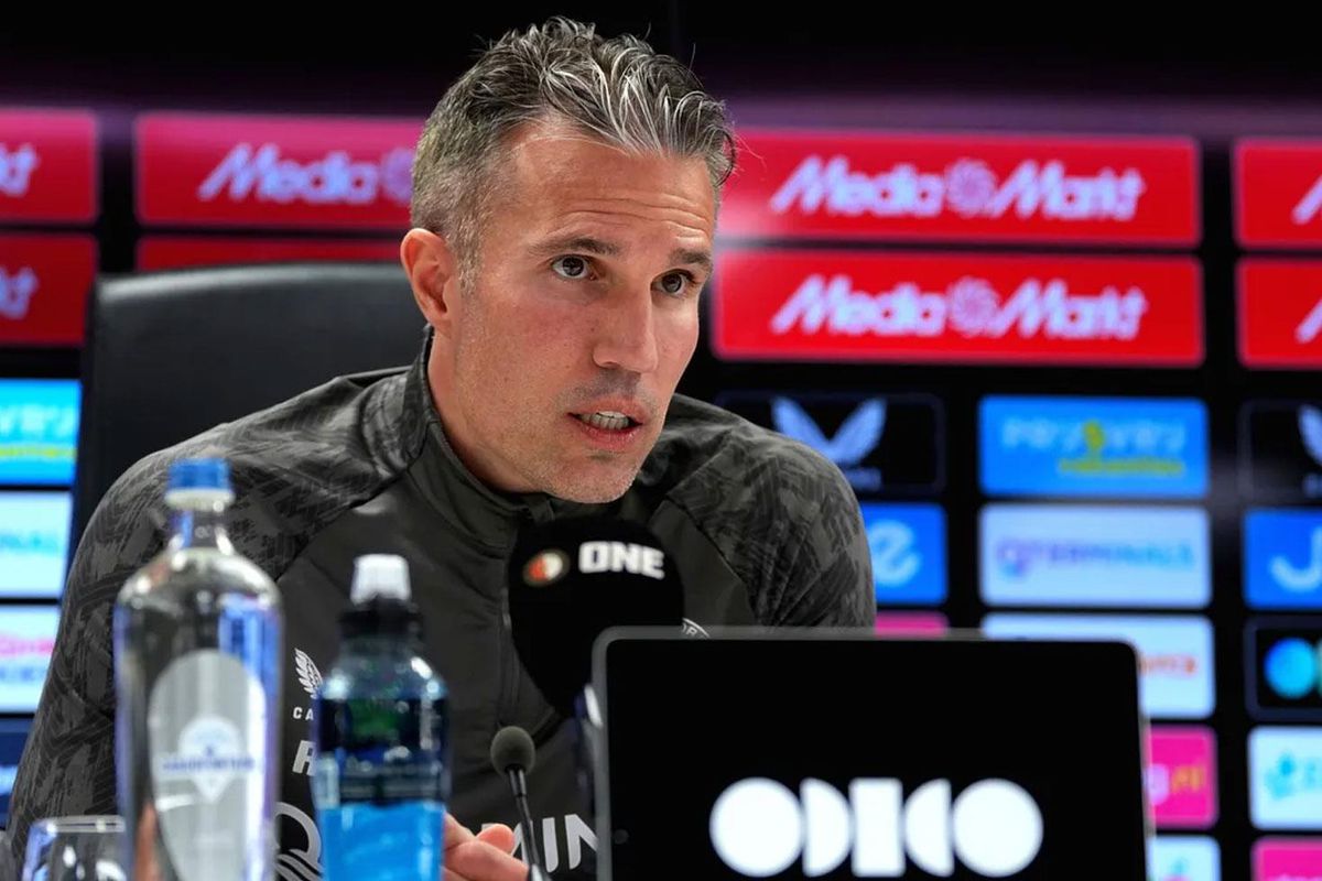 Feyenoord Robin van Persie'yi kovdu