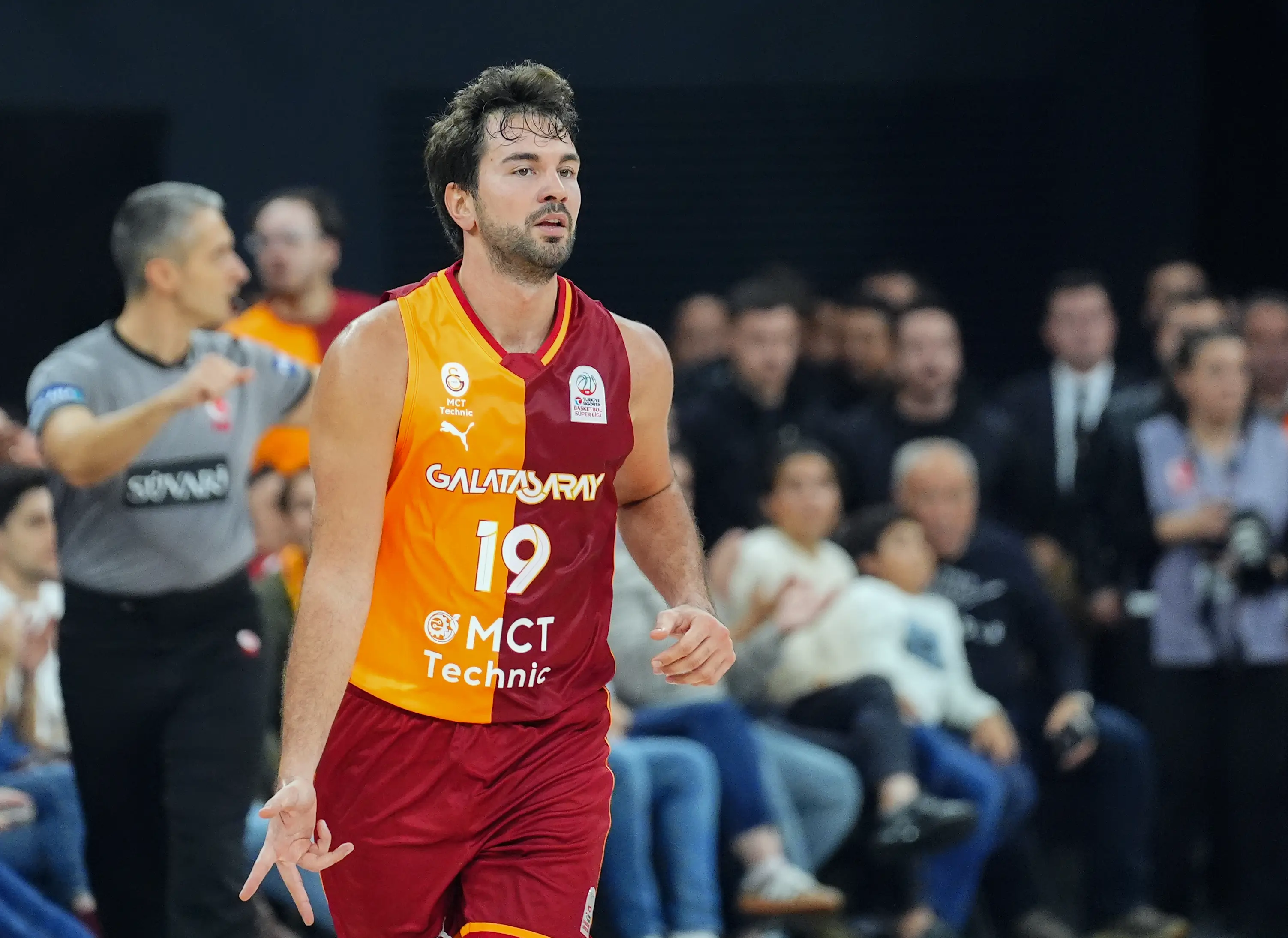 Galatasaray, Buğrahan Tuncer'in sözleşmesini 2 yıl uzattı