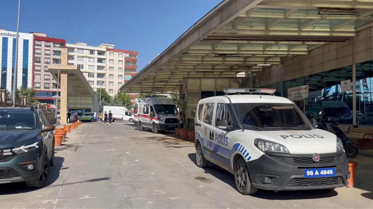 Evinin önündeki 5 metrelik istinat duvarından düştü