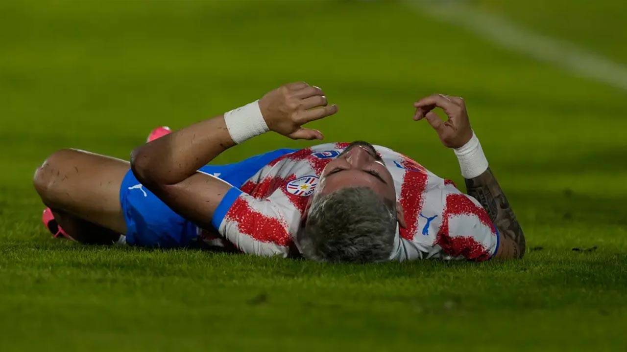 Paraguay'ın en iyi futbolcusu hazırlık maçında sakatlandı