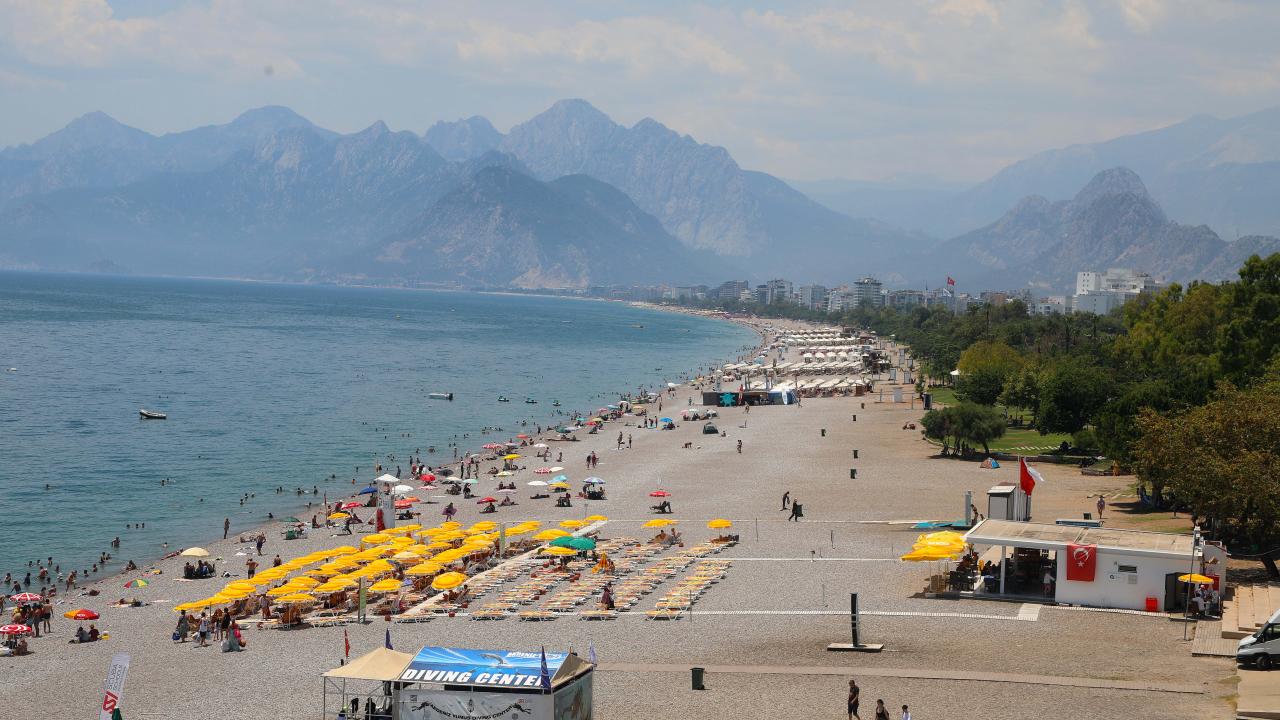 Antalya kavruluyor: Hissedilen sıcaklık 47 dereceye ulaştı